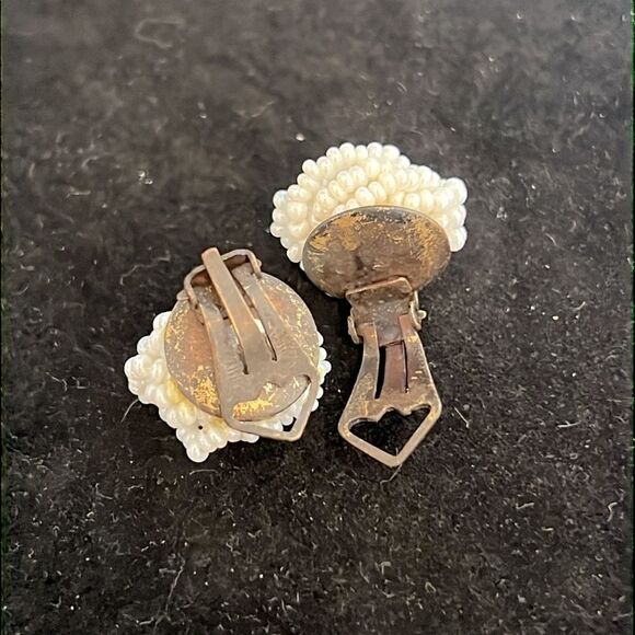 Vintage Beaded Seed Pearl Cluster Clip-On Earrings - Picture 4 of 5
